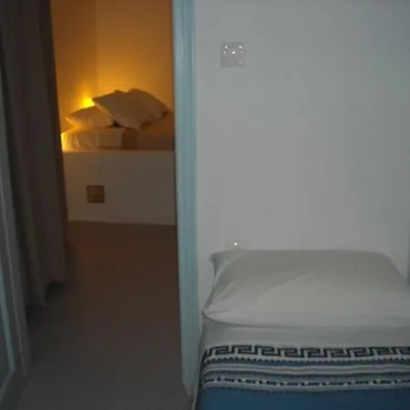 Charming Maison With Terrace, Parikia Center Semesterbostad