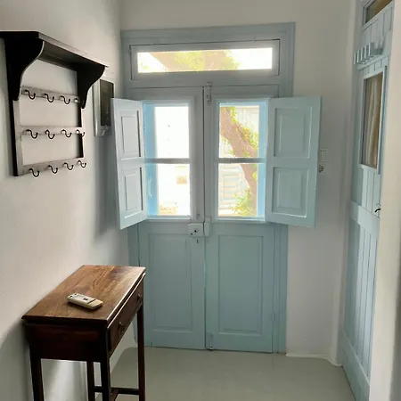 Charming Maison With Terrace, Parikia Center