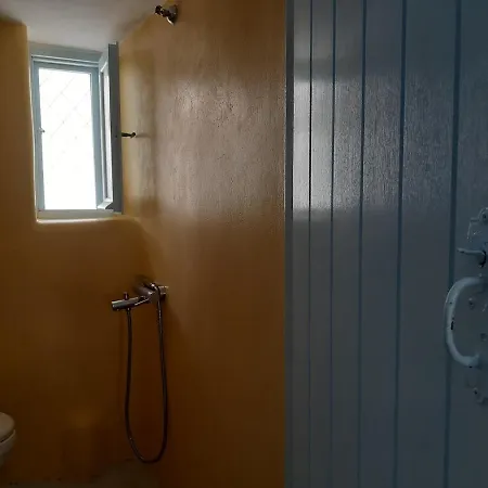 Vakantiehuis Charming Maison With Terrace, Parikia Center Páros