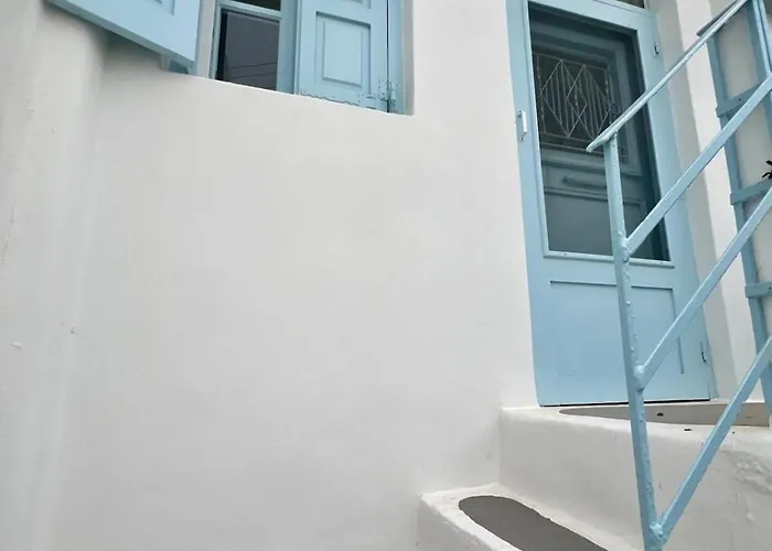 Charming Maison With Terrace, Parikia Center Vakantiehuis *