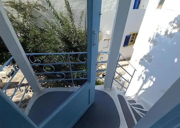 Charming Maison With Terrace, Parikia Center Vakantiehuis