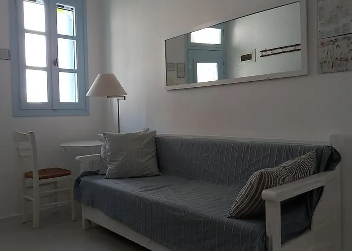 Charming Maison With Terrace, Parikia Center Vakantiehuis