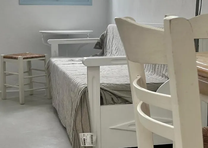 Charming Maison With Terrace, Parikia Center בית נופש פארוס