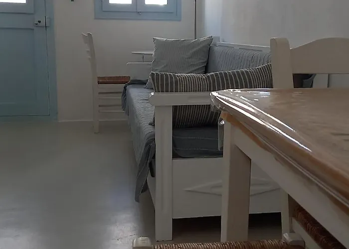 Vakantiehuis Charming Maison With Terrace, Parikia Center