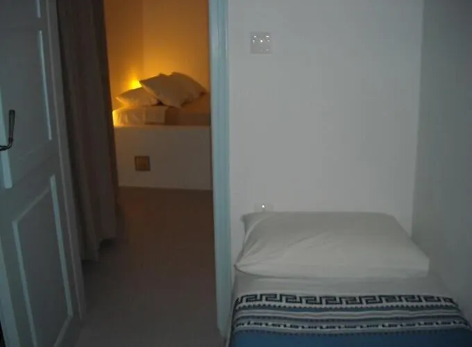 Charming Maison With Terrace, Parikia Center Vakantiehuis