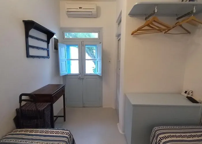 Vakantiehuis Charming Maison With Terrace, Parikia Center *