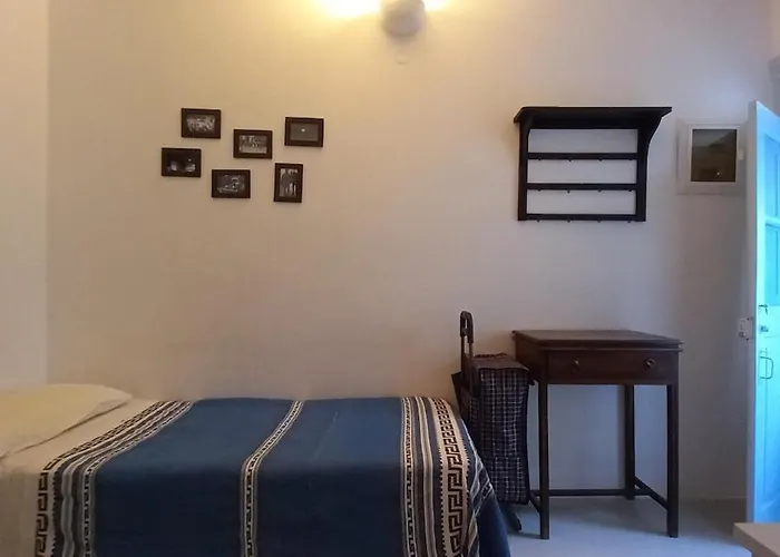 Charming Maison With Terrace, Parikia Center בית נופש *