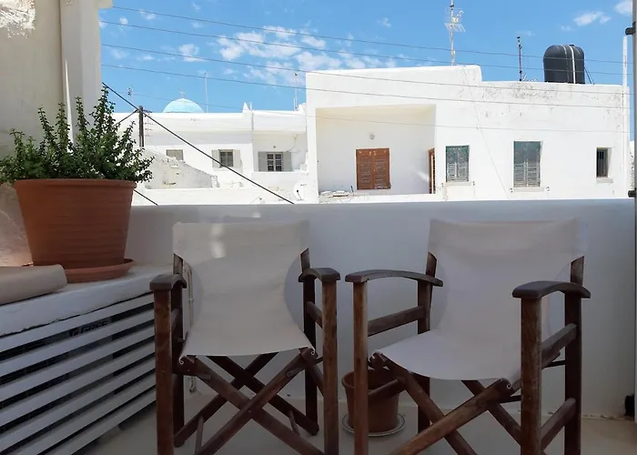 Charming Maison With Terrace, Parikia Center