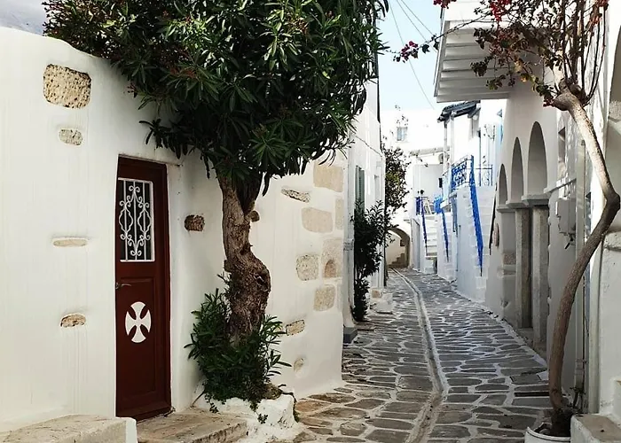 Charming Maison With Terrace, Parikia Center